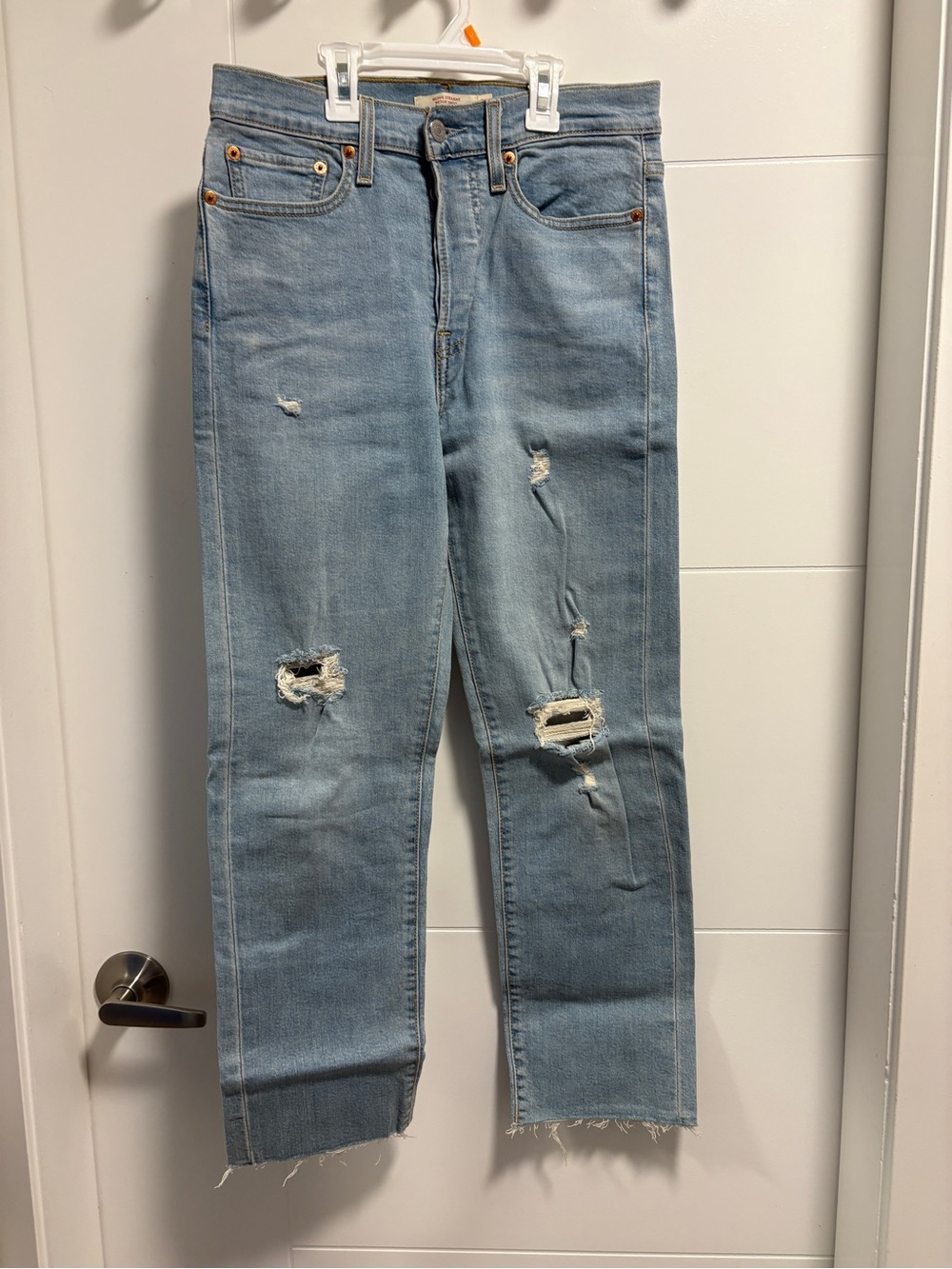 Levi’s Light Blue Distressed Women’s Jeans
Never worn